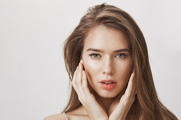 Yüz Germe Estetiği Hakkında En Çok Merak Edilenler