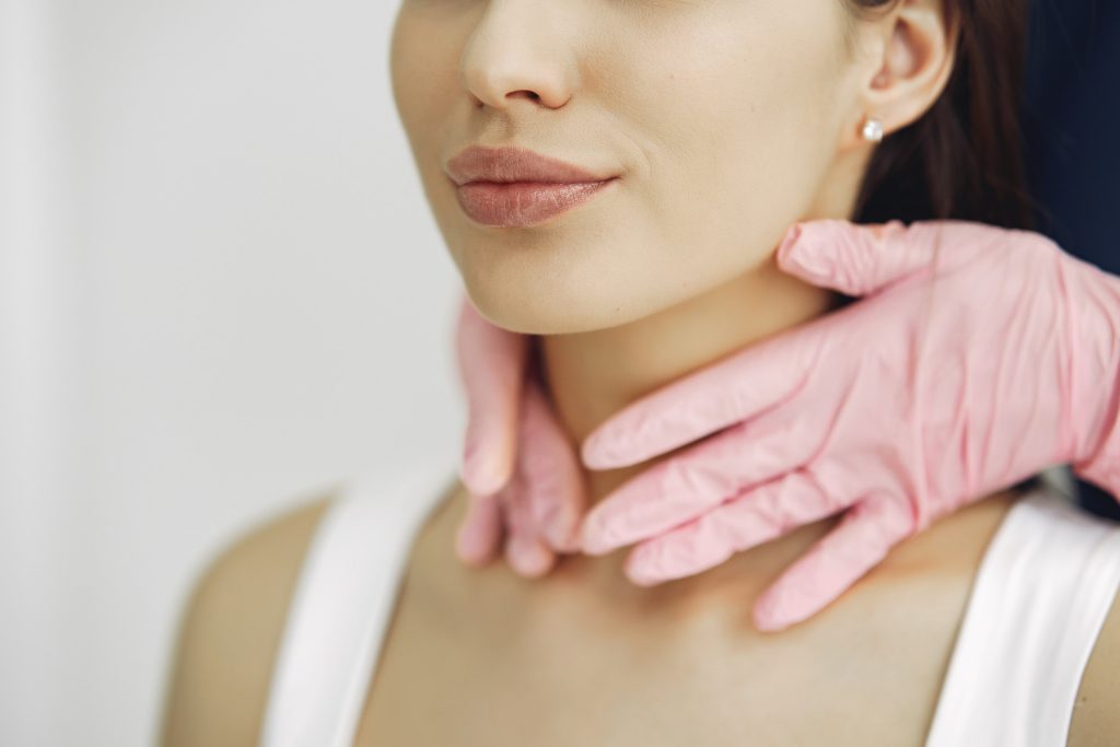 Gıdı Estetiğinde Liposuction mı Boyun Germe mi? Kime Hangisi Uygun?